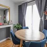 Renovated Bright Apartment In Paris