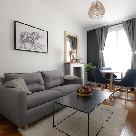 Renovated Bright Apartment In Paris Apartment *